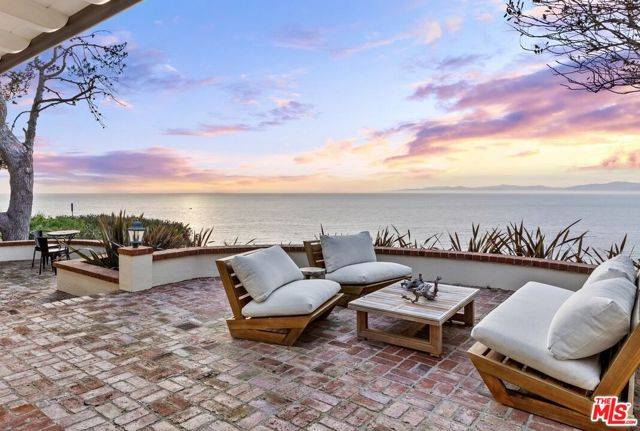 Palos Verdes Estates, CA 90274,1115 Palos Verdes Drive West Drive