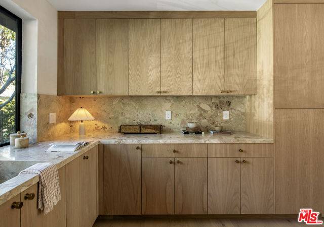 Los Angeles, CA 90046,2247 Chelan Place