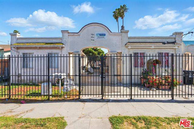 Los Angeles, CA 90044,924 W 82nd Street