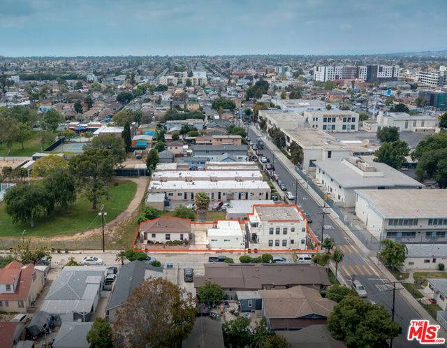 Los Angeles, CA 90044,8715 Regina Court