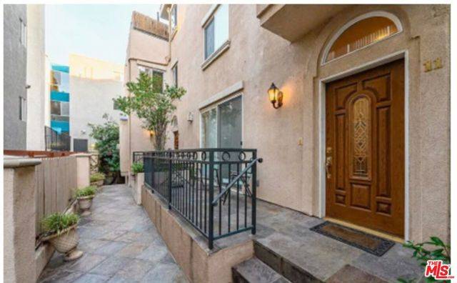 Valley Village, CA 91607,4732 Radford Avenue #11