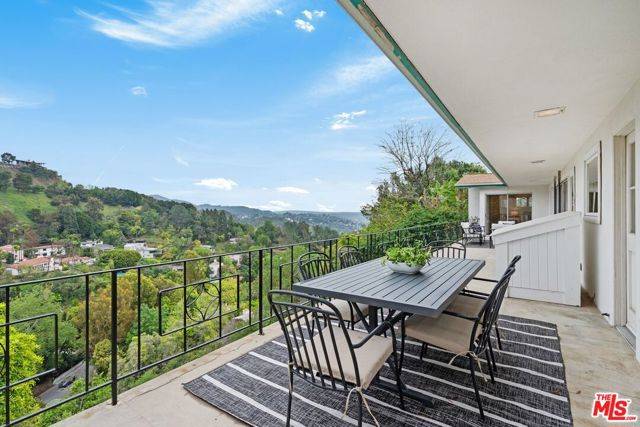 Los Angeles, CA 90068,2422 Carman Crest Drive