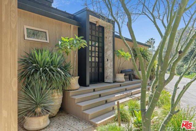 Malibu, CA 90265,100 Paradise Cove Road