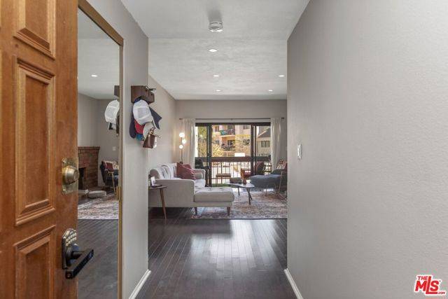 Playa Del Rey (los Angeles), CA 90293,8180 Manitoba Street #223