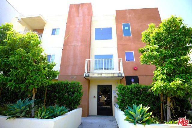 North Hollywood (los Angeles), CA 91605,12132 Hart Street #201