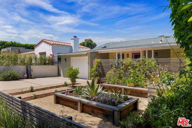 Los Angeles, CA 90064,2249 Linnington Avenue