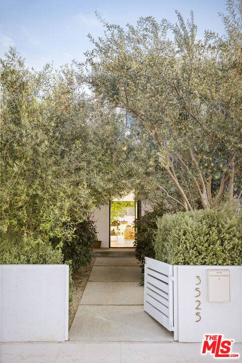 Los Angeles, CA 90066,3525 Barry Avenue