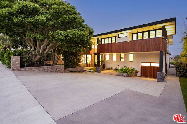 Manhattan Beach, CA 90266,934 1st Street