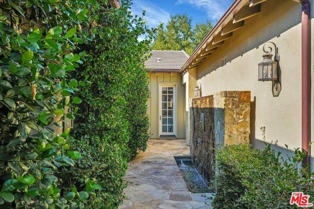 Agoura Hills, CA 91301,29734 Mulholland Highway