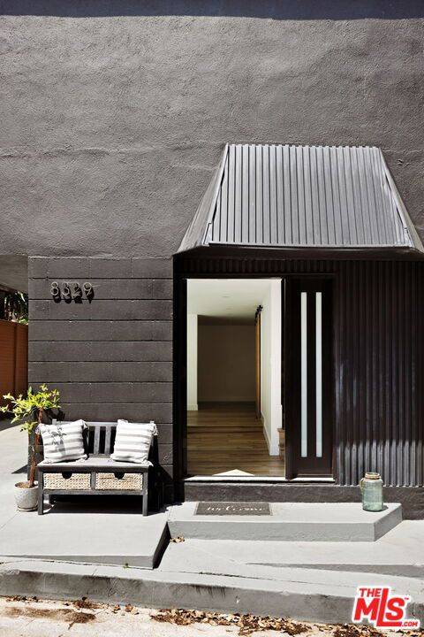 Los Angeles, CA 90046,8329 Kirkwood Drive
