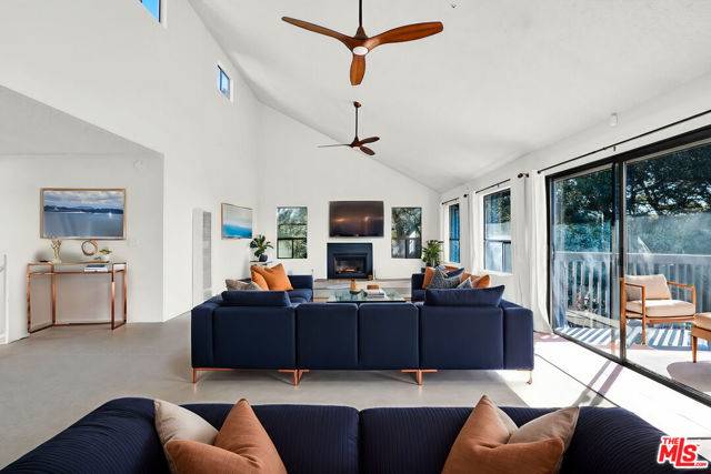 Topanga (los Angeles), CA 90290,20948 Waveview Drive