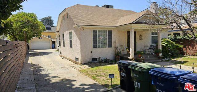 Los Angeles, CA 90038,1239 N Beachwood Drive
