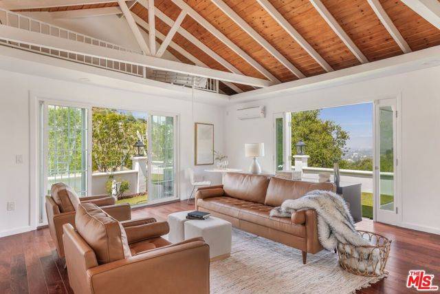 Sherman Oaks, CA 91423,3530 Coy Drive