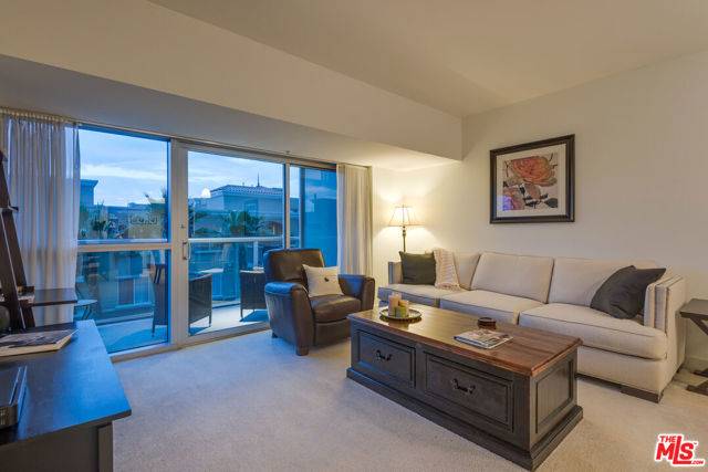 Marina Del Rey, CA 90292,13700 MARINA POINTE Drive #306