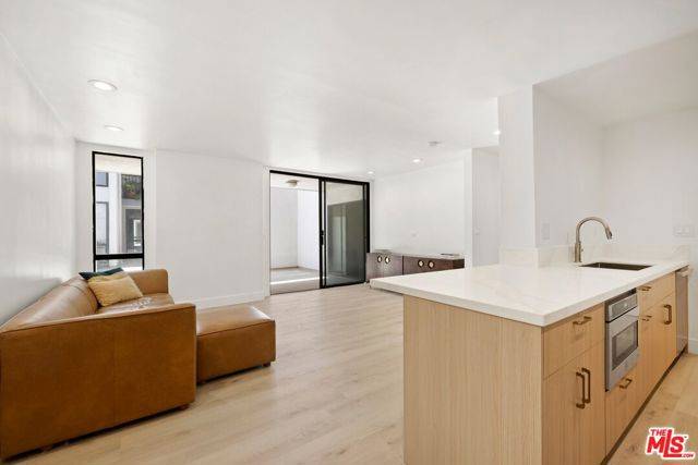 West Hollywood, CA 90069,906 N Doheny Drive #304