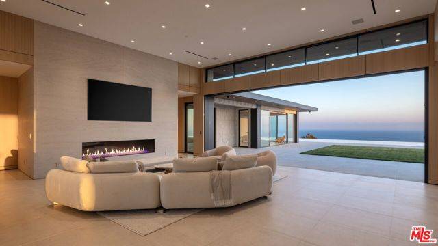 Malibu, CA 90265,6050 Murphy