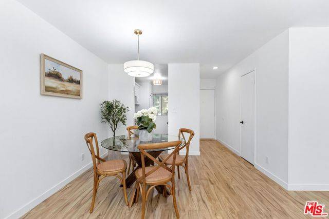 Winnetka (los Angeles), CA 91306,20134 Leadwell Street #217