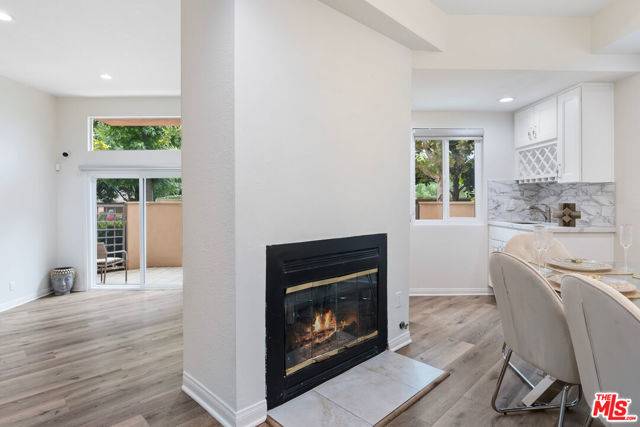 Tarzana (los Angeles), CA 91356,18730 Hatteras Street #25