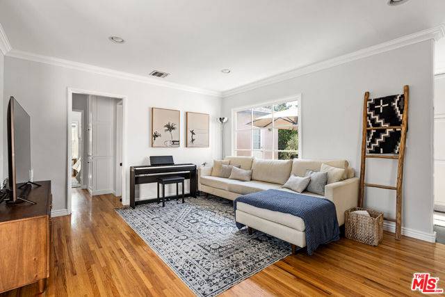 Tarzana (los Angeles), CA 91335,18336 Calvert Street