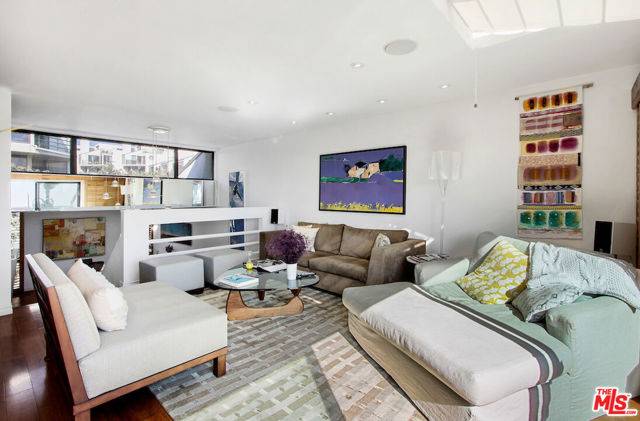 Santa Monica, CA 90405,37 SEA COLONY Drive