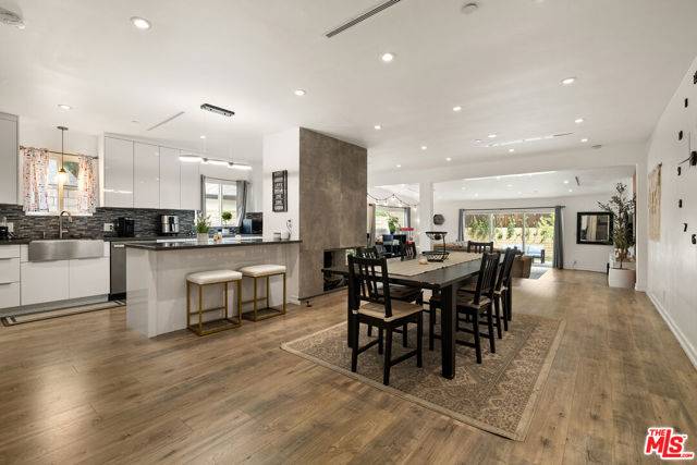 Valley Village, CA 91607,5720 Gentry Avenue
