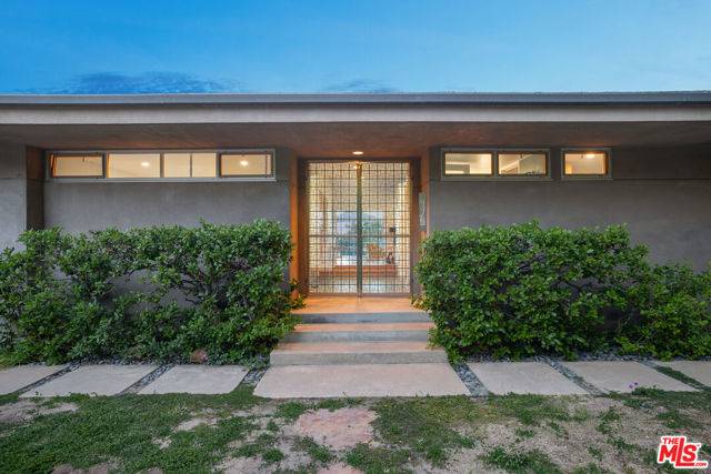 Calabasas, CA 91302,475 Stunt Road