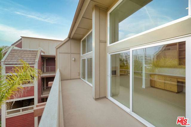 Marina Del Rey, CA 90292,4250 Via Dolce #321