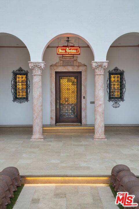 Los Angeles, CA 90005,107 Fremont Place