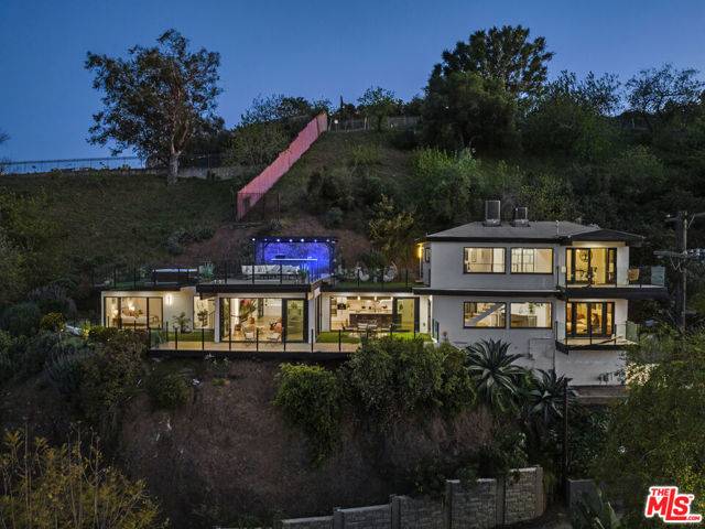 Los Angeles, CA 90068,7308 Pacific View Drive