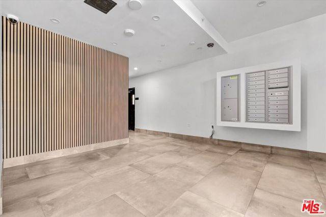 Los Angeles, CA 90019,1537 S Wilton Place #401