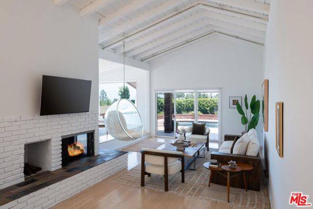 Sherman Oaks, CA 91403,15946 Tobin Way