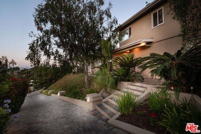 Sherman Oaks, CA 91403,15946 Tobin Way