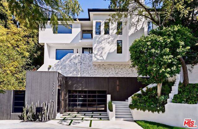 Los Angeles, CA 90068,3290 N Knoll Drive