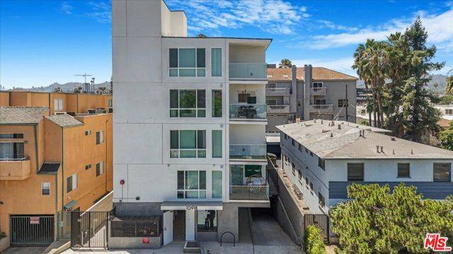 North Hollywood (los Angeles), CA 91602,10918 Camarillo Street #502