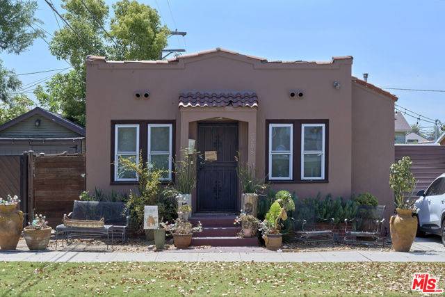 Los Angeles, CA 90039,3208 Tyburn Street