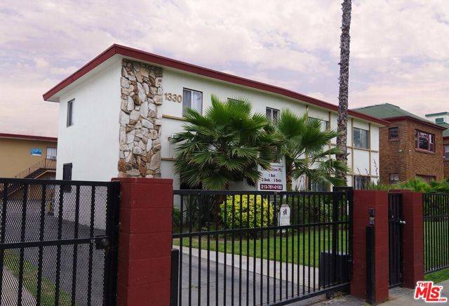 Los Angeles, CA 90019,1330 S WILTON Place #10