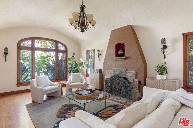 Pasadena, CA 91104,1115 Palm Terrace