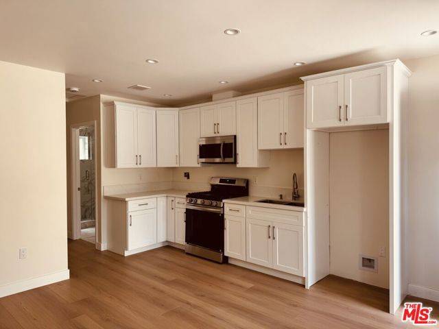 Panorama City (los Angeles), CA 91402,7841 Peachtree Avenue