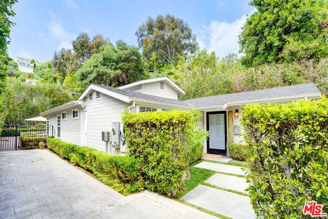Los Angeles, CA 90068,2575 N Beachwood Drive