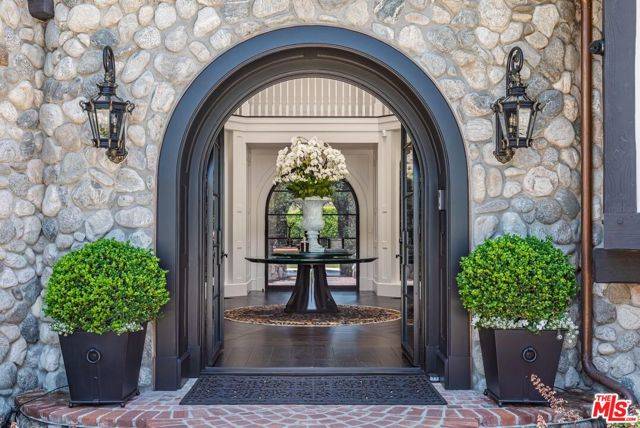 Westlake Village, CA 91362,5076 Island Forest Place