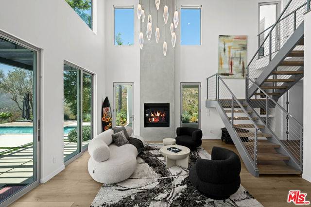 Malibu, CA 90265,33303 Hassted Drive
