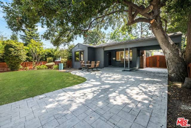 North Hollywood (los Angeles), CA 91601,5310 Irvine Avenue