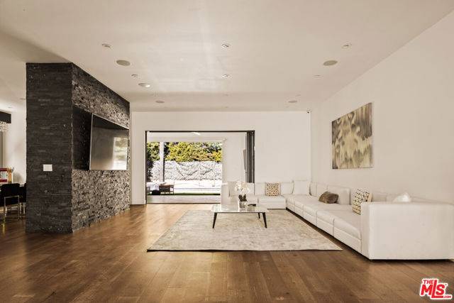 Encino (los Angeles), CA 91436,5062 Woodley Avenue