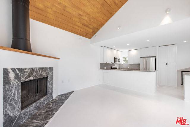 Malibu, CA 90265,29235 Heathercliff Road #7