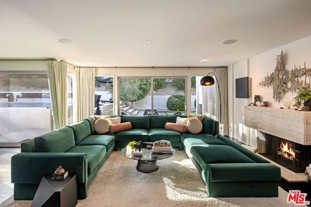 Encino (los Angeles), CA 91436,16745 Bosque Drive