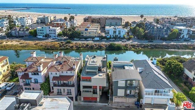 Marina Del Rey, CA 90292,4911 Roma Court