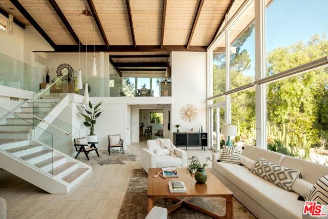 Calabasas, CA 91302,26094 Mulholland Highway