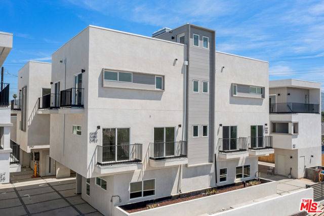 North Hollywood (los Angeles), CA 91606,10961 Calvert #1