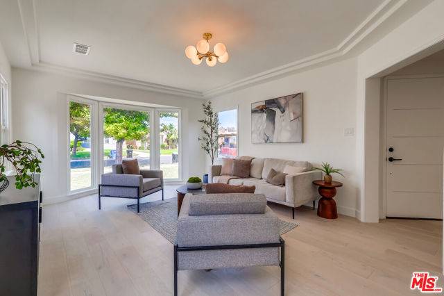 Los Angeles, CA 90047,9116 S Wilton Place