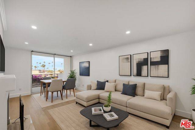 Santa Monica, CA 90402,723 Palisades Beach Road #102